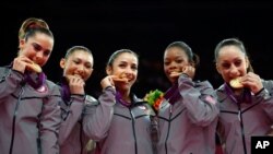 Đội Thể dục Dụng cụ nữ Hoa Kỳ đoạt huy chương vàng lần đầu tiên kể từ năm 1996