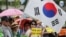 韩国民众2016年7月18日首尔集会，支持部署萨德