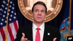 纽约州州长科莫在记者会上讲话。(2020年3月2日)