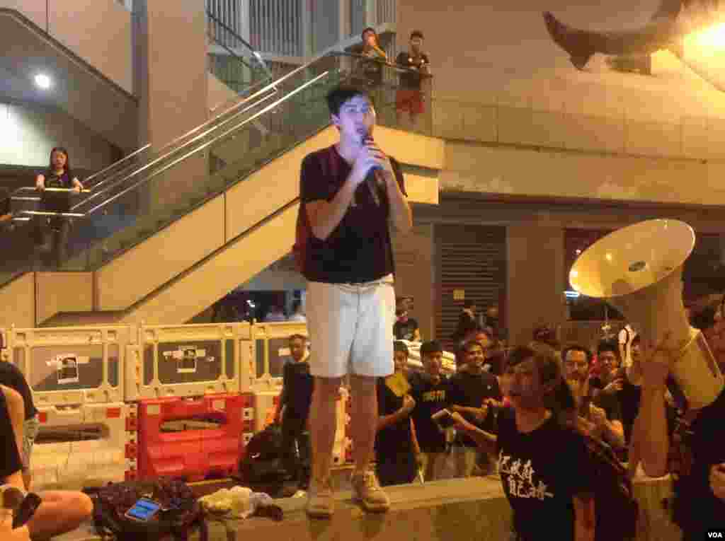 香港争真普选全民抗争星期二进入第3天(美国之音图片/海彦拍摄)