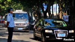 失势政要薄熙来出庭受审