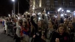 Beograđani dočekuju studente uoči subotnjeg protesta Beograđani dočekuju studente uoči subotnjeg protesta