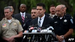 联邦调查局洛杉矶办公室的助理主任鲍迪奇在圣贝纳迪诺举行记者会。 (2015年12月4日)