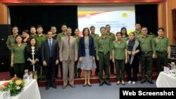 Hoa Kỳ khai giảng một chương trình giảng dạy Tiếng Anh mới dành cho Bộ Công an ngày 21/10/2020. Photo US Embassy Hanoi.