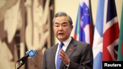 中国外交部长王毅2月18日与玻利维亚外长塞琳达·索萨会面时表示,中国将永远是拉丁美洲“值得信赖”的朋友和伙伴。