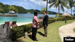 美国国防部长埃斯珀在他的推特上发布的访问帕劳的照片。