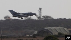 一架战机返回在塞浦路斯南部的一个英国皇家空军基地(资料图)