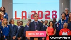 洛杉矶市长(演讲者)、市议员和运动员欢迎2028奥运