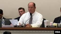 资料照:美国众议院外交委员会亚太小组委员会主席约霍 (美国之音钟辰芳拍摄)