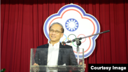 台湾行政院院长2017年7月5日在中华奥会会徽前发表讲话 (台湾行政院照片)