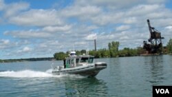 在美加交界的尼亚加拉河上的美国边境巡逻艇。(资料照)