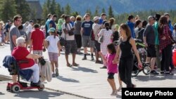 黄石公园温泉美丽又致命 (Courtesy Photo)