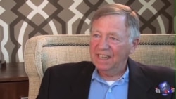 美武官忆“六四”:拦军车的村民很爱国 美武官忆“六四”:拦军车的村民很爱国