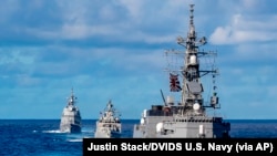 日本、印度、澳大利亚和美国海军在举行联合军演。(资料照,2021年8月27日)