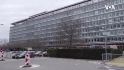 新冠病毒蔓延期间 加州居民排队购买枪支 新冠病毒蔓延期间 加州居民排队购买枪支