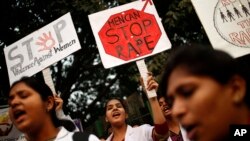 Celine Dion performs "Hymne a l'amour" in honor of the victims of the recent Paris attacks as an image of the Eiffel Tower is shown in the background during the 2015 American Music Awards in Los Angeles, California, Nov. 22, 2015.