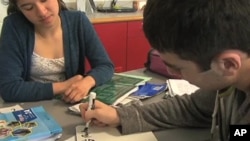 学习中文的美国学生。(资料照片)