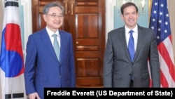 2025年7月31日,美国国务卿马尔科·卢比奥在国务院与韩国外交部长赵显举行会谈。