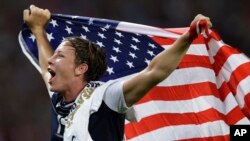 Abby Wambach mừng chiến thắng sau trận đấu với Nhật Bản tại Thế vận hội mùa hè năm 2012 tại London.