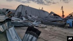 俄罗斯无人机袭击敖德萨地区一个港口的谷物储藏设施.(2023年8月16日)