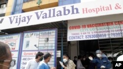 印度新冠疫情病例再创新高,医院纷纷告急。