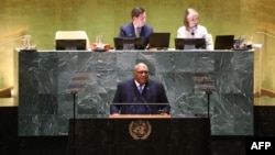 斐济总统拉图·威廉姆·卡托尼韦雷在纽约联合国大会演讲时呼吁:“尊重我们的地区”并停止在太平洋进行导弹试验。(法新社:2024年9月26日)