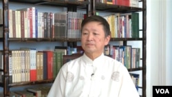 知名中国近现代史学者章立凡 分析庭审遗漏重大犯罪事实 (美国之音东方拍摄)