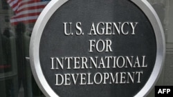 资料照片:美国国际发展署(USAID))总部门口的标志。(2025年2月3日)