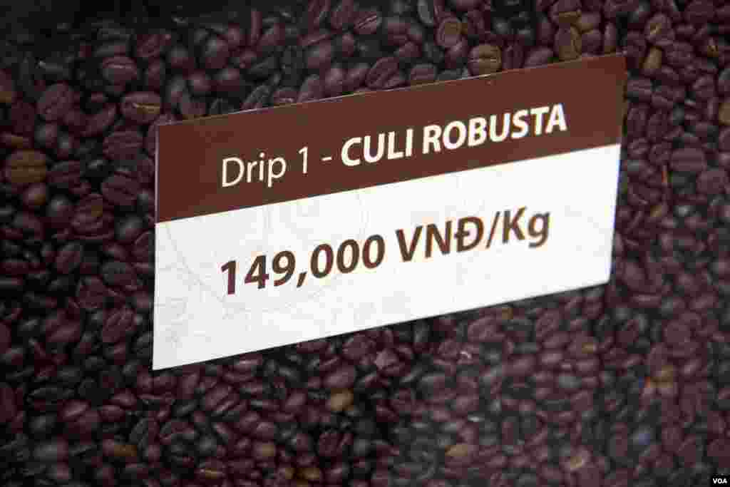 Việt Nam chủ yếu sản xuất cà phê vối robusta. (D. Schearf/VOA)