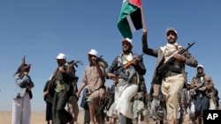 资料照片:胡塞反政府武装在也门萨那城外游行声援加沙地带的巴勒斯坦人。(2024年1月22日)