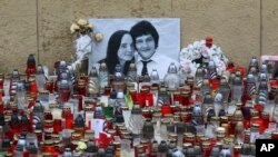 Меморіал журналісту Яну Куцяку та його нареченій Мартіні Кушніровій в Братиславі, 2018 рік