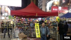 大批市民周五晚前往铜锣湾占领区(美国之音海彦拍摄 )