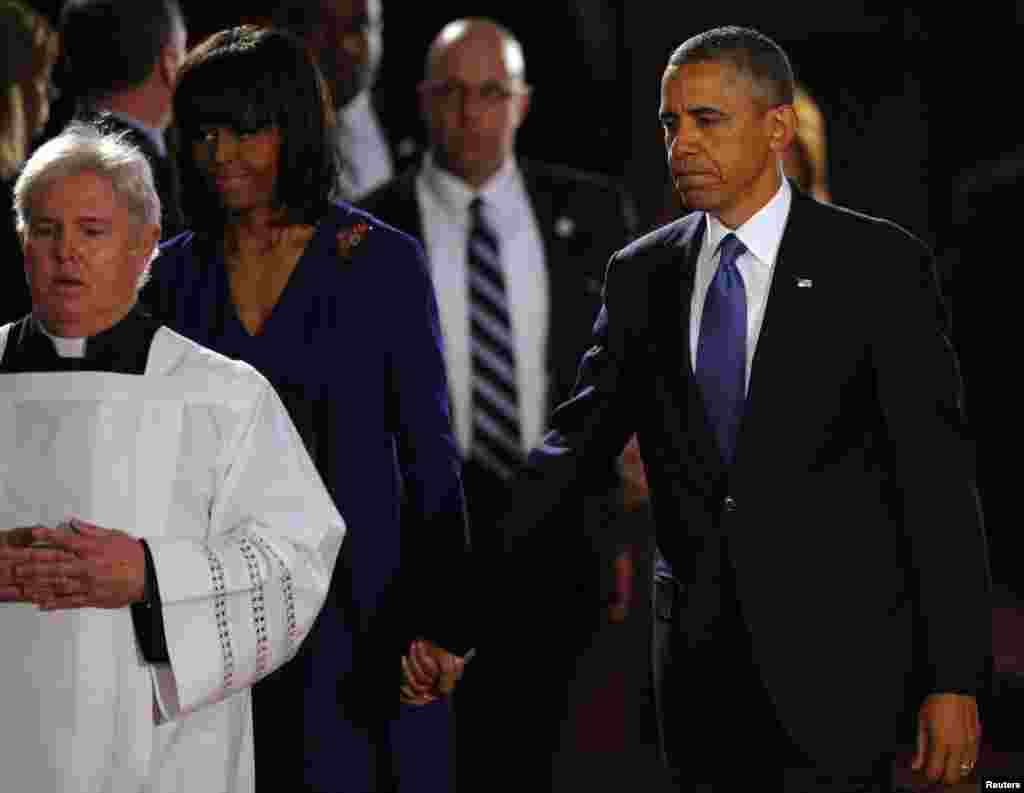 Tổng thống Hoa Kỳ Barack Obama và Đệ nhất Phu nhân Michelle Obama dự buổi lễ liên tôn tưởng niệm nạn nhân vụ nổ bom tại cuộc đua Marathon ở Boston 18/4/13