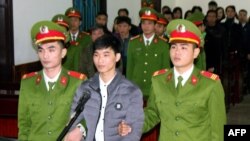 Nguyễn Văn Hóa tại phiên tòa ngày 27/11/2017.