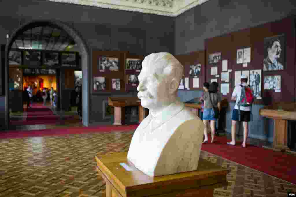 Bên trong viện bảo tàng Stalin với những di vật hiếm quý từ thời Stalin.