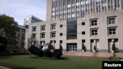 新冠疫情期间的美国哥伦比亚大学尤尼斯大楼(2020年5月27日)