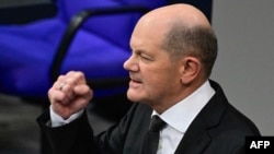 德国总理奥拉夫·朔尔茨(Olaf Scholz)在德国议会上讲话。(资料照,2024年1月31日)