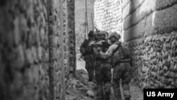 美军特种部队2016年10月在阿富汗打巷战(美国陆军照片)