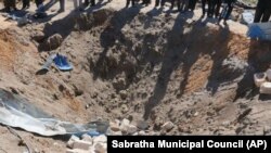 美国战机轰炸了利比亚萨柏拉达的一个伊斯兰国组织训练营地。(2016年2月19日)