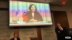 台湾总统蔡英文2019年4月9日通过视讯对华盛顿智库发表《台湾关系法》40周年讲话(美国之音锺辰芳拍摄)