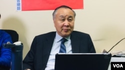 知名香港活动人士、企业家袁弓夷星期一开始在南加州短暂停留期间,与当地部分中国民主倡导人士见面。(美国之音2021年1月25日)