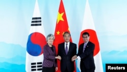 时任韩国、中国和日本三国外长2019年8月21日在北京举行会议。(媒体联访)
