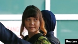 Đoàn Thị Hương, một trong 2 phụ nữ đang bị xét xử trong vụ ám sát ông Kim Jong Nam, anh cùng cha khác mẹ của lãnh tụ Bắc Hàn. REUTERS/Lai Seng Sin