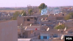 哈萨卡城遭空袭后浓烟从建筑物升起。 (2016年8月19日)