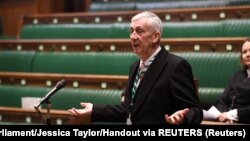 资料照片:英国下院议长霍伊尔在议会与新议员见面时讲话。(2020年1月15日)