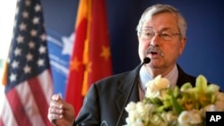 资料照片-美国驻华大使特里·布兰斯塔德(Terry Branstad)在庆祝美国牛肉重新引入中国的活动上发表讲话。(2017年6月30日,北京)