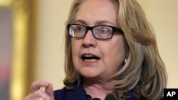 Bà Clinton nói chuyện về tình hình ở Algeria trong một cuộc họp báo chung với Bộ trưởng Ngoại giao Nhật tại Bộ Ngoại giao Hoa Kỳ ở Washington, 18/1/2013.