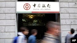 Gelombang besar menghantam pelabuhan akibat topan Hinnamnor di pulau Jeju, Korea Selatan. (Foto: Yonhap via Reuters) 