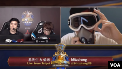 香港选手吴伟聪赢得电玩比赛后,头戴象征抗争者的护目镜接受采访,喊出“光复香港,时代革命”的口号(网络截图)