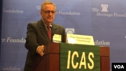 美国乔治·华盛顿大学的政治学教授、中国政策项目主任沈大伟(David Shambaugh)在华盛顿一个研讨会上发言(2016年10月,美国之音莉雅拍摄)